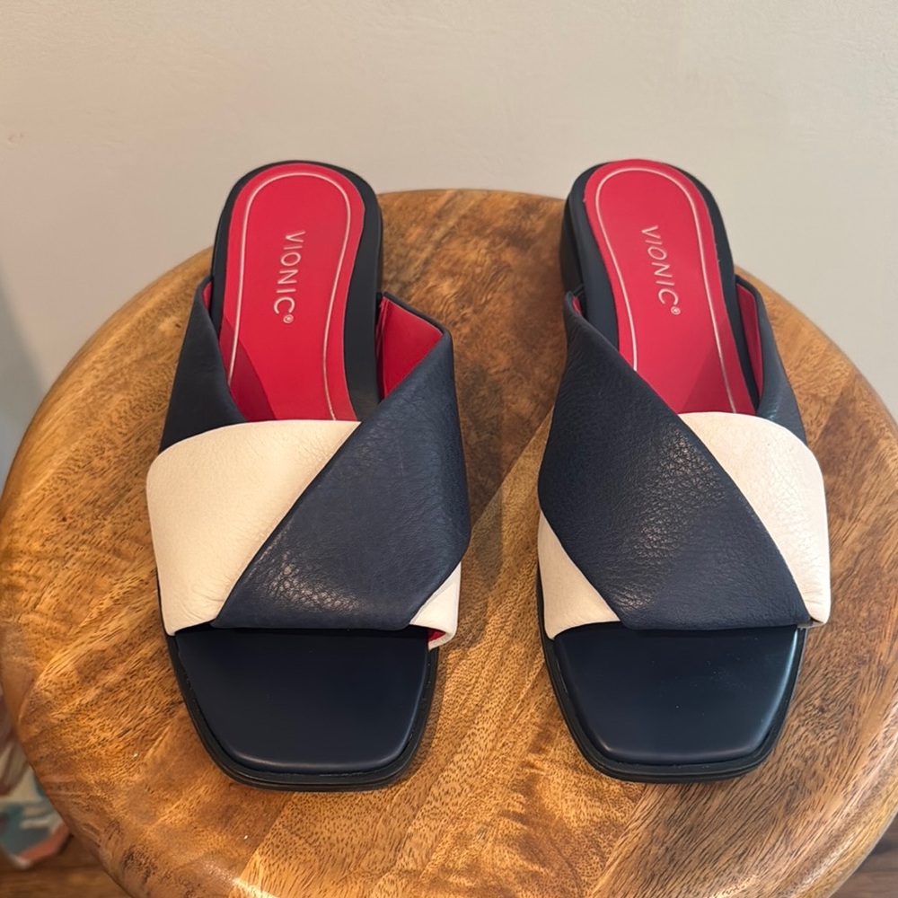 Vionic Miramar Women’s Slide Sandals Size 8.5M in Navy/Cream NWOB